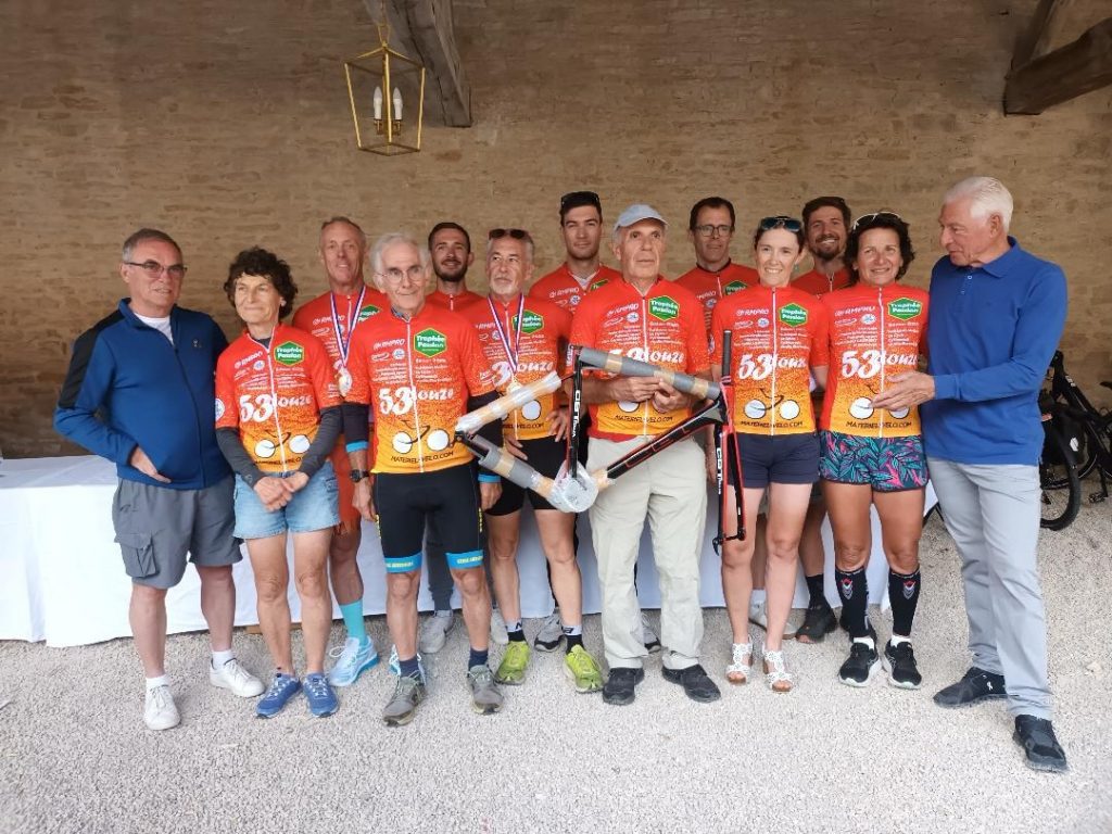 photo de groupe avec l'ensemble des courreur